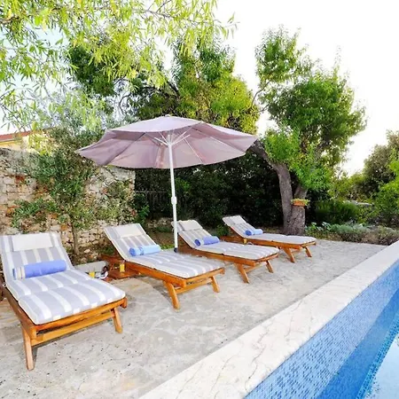 Villa Silvana, With Private Pool 度假居 Dračevica